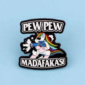 Vue de face Broche Licorne Rock “Pew Pew Madafakas”