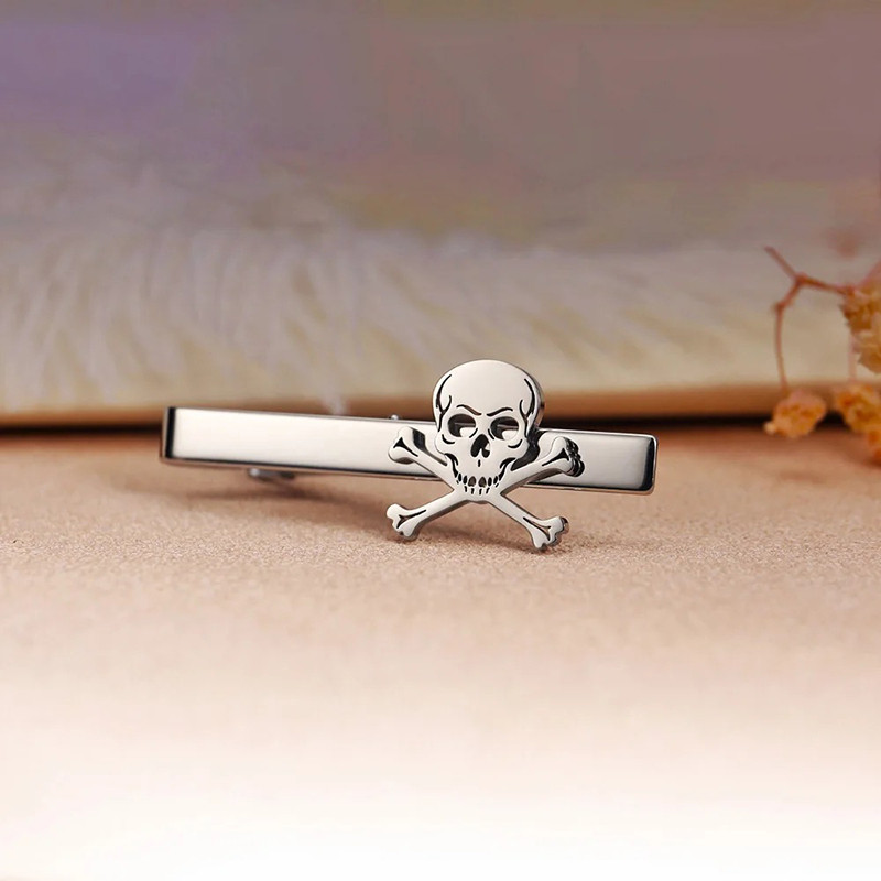 Avant Pince à Cravate Tête de Mort - Emblème du Pirate Élégant Couleur Argent