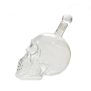 Carafe à Whisky Tête de Mort Crâne de Cristal avec son verre Modele 2
