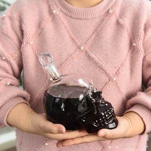 Carafe à Whisky Tête de Mort Crâne de Cristal avec son verre