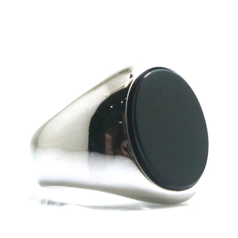 Bague Chevalière Gothique "Sceau d’Ombre Argentée"