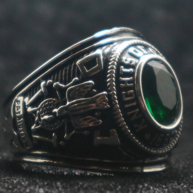 Vue générale Bague Chevalière Gothique "Ordre Émeraude des Ombres"