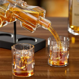 Vue générale Carafe à Whisky – Revolver du Gentleman