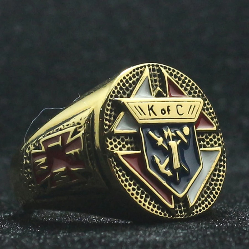 Vue latérale Bague Chevalière Gothique "Croix du Serment Doré"