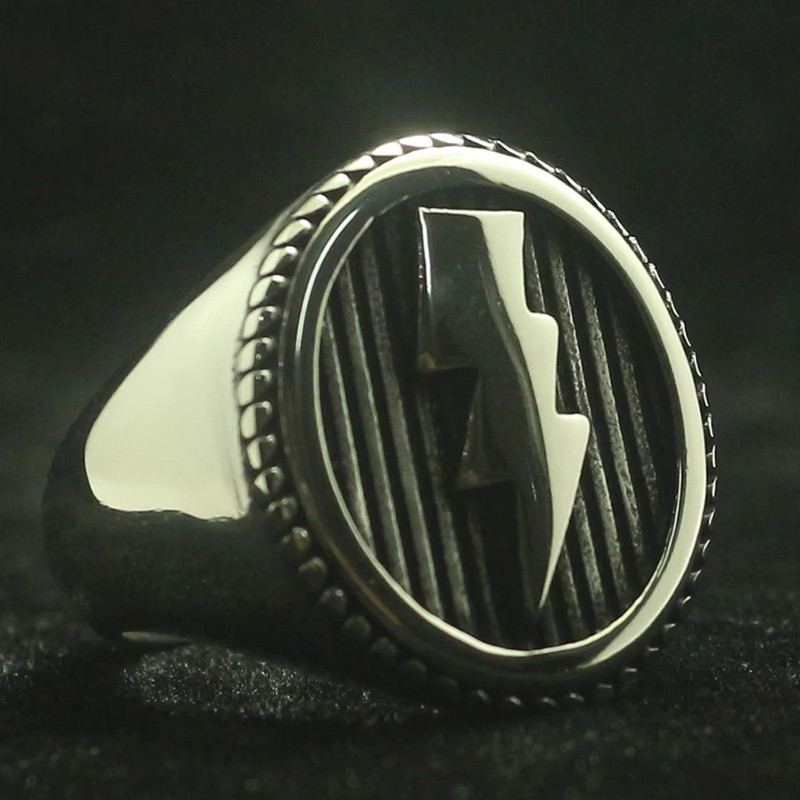 Bague Biker “Foudre d’Acier” Couleur Argent