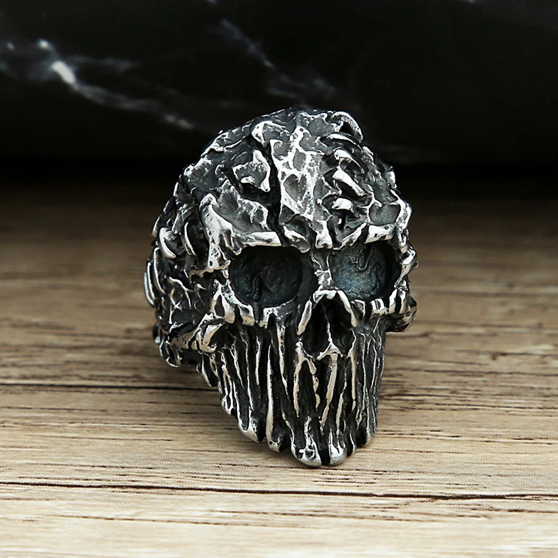 Avant Bague Tête de Mort "Crâne Ravagé"