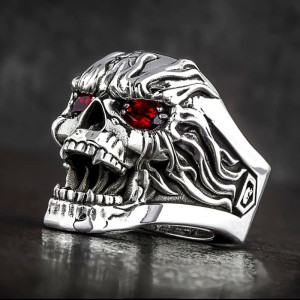 Avant Bague Tête de Mort "Flamme du Démon Écarlate"