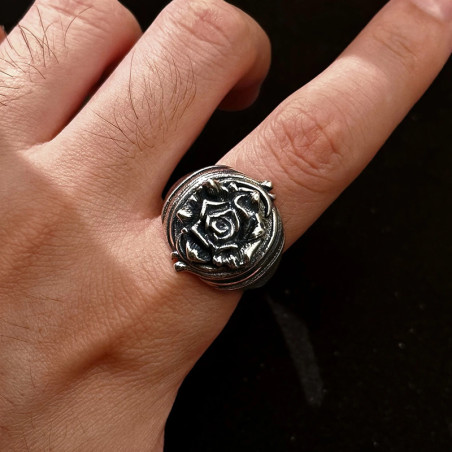 Vue Portée Bague Rose Rock N Goth "Épine du Silence"