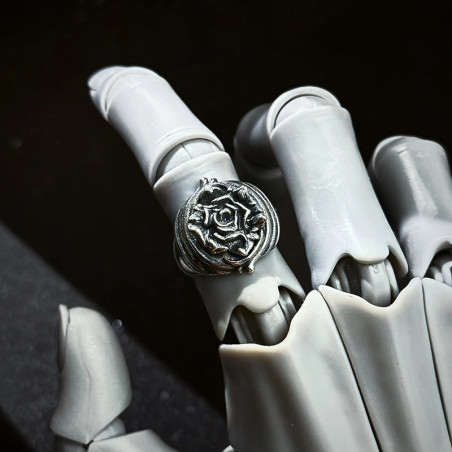 Vue Portée Bague Rose Rock N Goth "Épine du Silence"