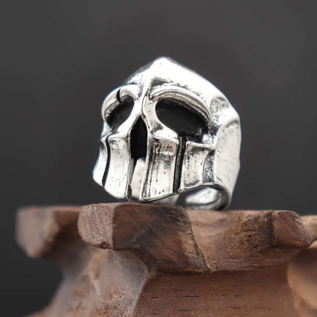 Vue de face Bague Tête de Mort "Masque du Guerrier Perdu"