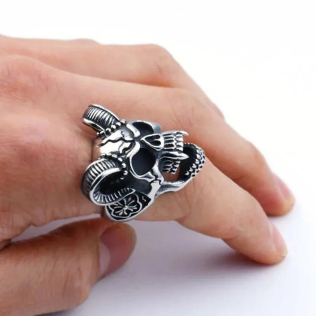 Vue Portée Bague Tête de Mort "Démon du Néant"