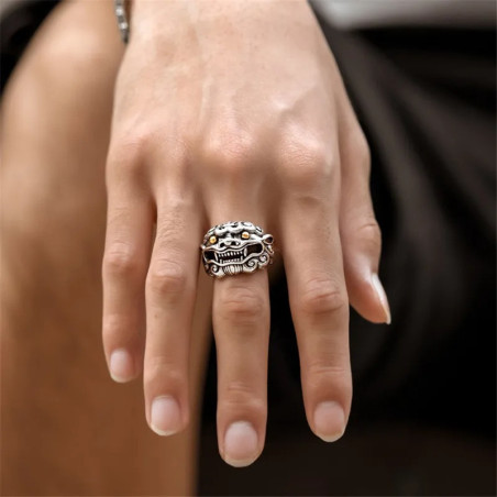 Vue Portée Bague Tête de Lion "Gardien du Temple Céleste"