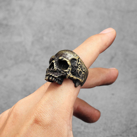 Vue Portée Bague Tête de Mort "Crâne Antique du Chaos"