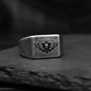 Vue de face Bague Tête de Mort "Sphinx du Silence"