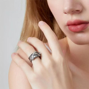 Vue Portée Bague Visage Fragmenté - "L’Âme Silencieuse"