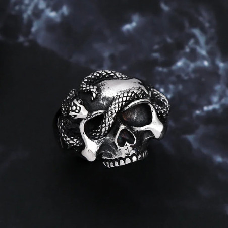 vue de Face Bague Tête de Mort "Crâne aux Serpents Maudits"