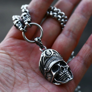 Collier Tête de Mort "Crâne du Général d’Acier"