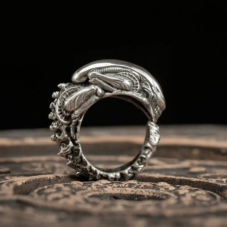 Bague Alien "Essence du Xénomorphe Oublié"