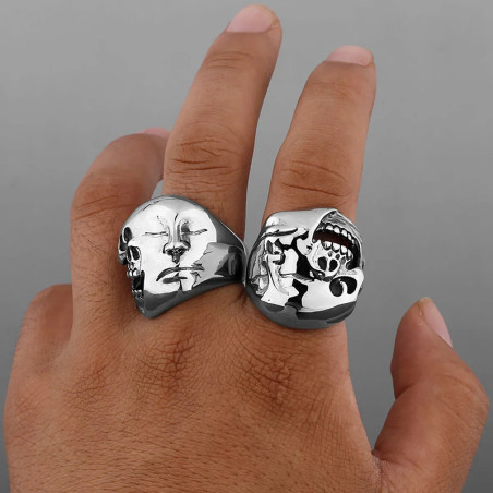 Vue Portée Bague Tête de Mort - Masque de l’Ombre
