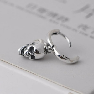 Vue de Face Boucles d'oreilles Tête de Mort Créoles à Pendentif "Crâne Suspendu" - Argent 925