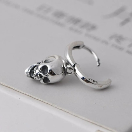 Vue de Face Boucles d'oreilles Tête de Mort Créoles à Pendentif "Crâne Suspendu" - Argent 925