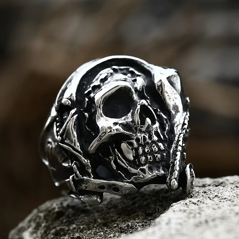 Vue de Face Bague Tête de Mort "Guerrier des Abysses"