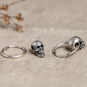 Vue de Face Boucles d’Oreilles Tête de Mort “Cercle des Ombres Brutes” - Argent 925