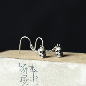 Vue de face Boucles d’Oreilles Tête de Mort “Chaîne des Âmes Perdues” - Argent 925