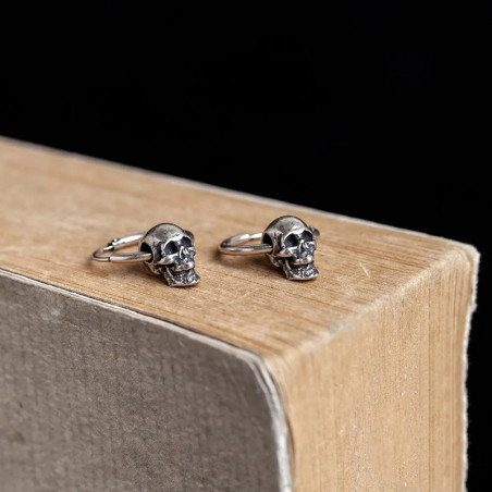 Vue de Cote Boucles d’Oreilles Tête de Mort “Anneaux du Néant” -  Argent 925