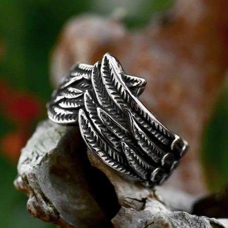 Vue De Cote Bague Rock Goth Ailes Plumes Sombres de l'Ange Noir