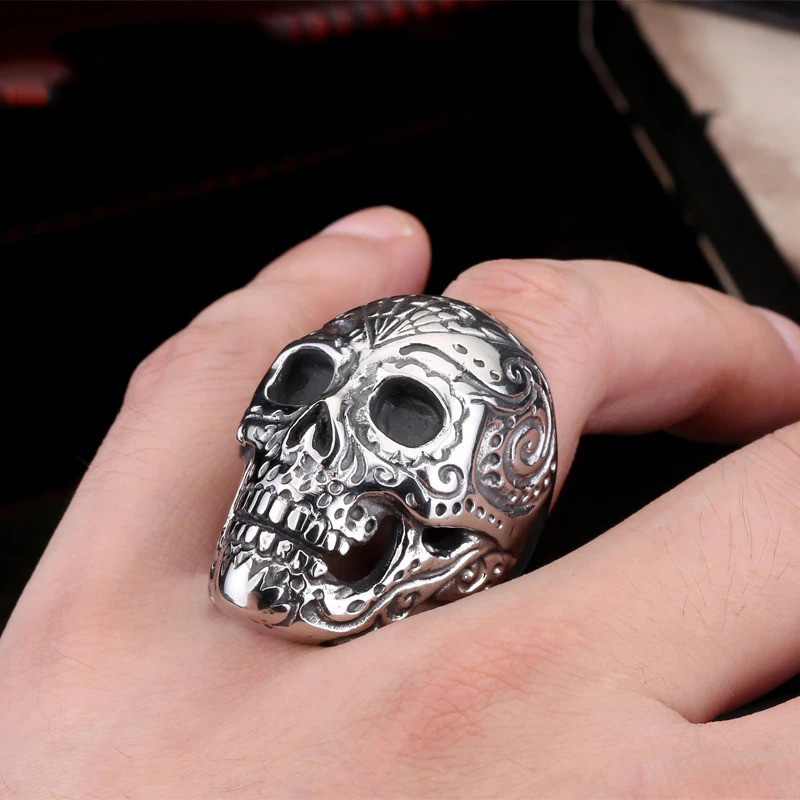 Vue Portée Bague Tête de Mort "Calavera Royale"