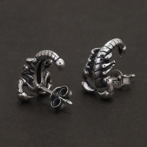 Vue de Face Boucles d’Oreilles Scorpion “Pince des Abysses d’Argent” -  Argent 925