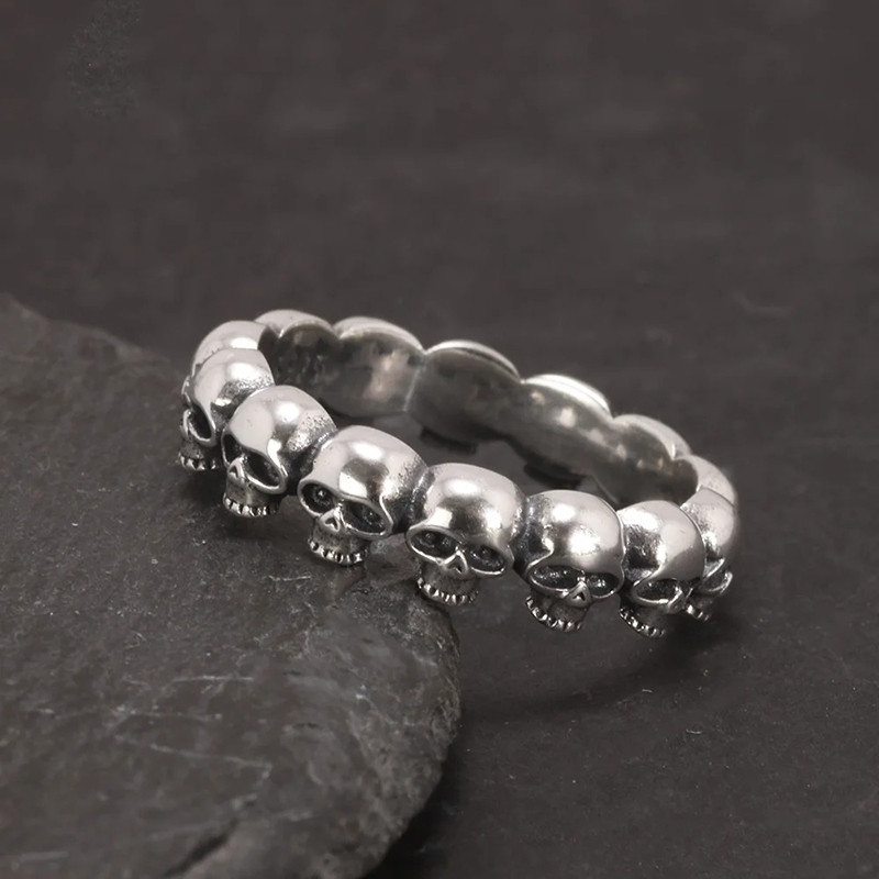 vue de face Bague Tête de Mort "Couronne Mortuaire des Crânes" - Argent Sterling 925