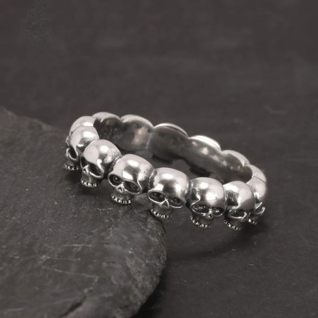 vue de face Bague Tête de Mort "Couronne Mortuaire des Crânes" - Argent Sterling 925