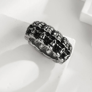 Bague Tête de Mort "Anneau des Mille Crânes"