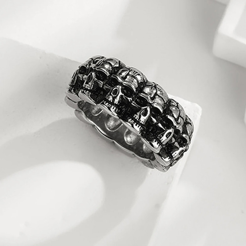 Bague Tête de Mort "Anneau des Mille Crânes"