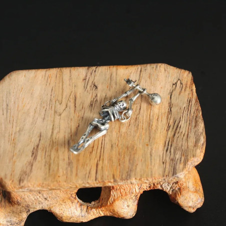 Boucle d’Oreille Tête de Mort "Squelette Pendu du Néant" - Argent 925