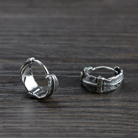 Vue de Face Boucles d’oreilles Rock Anneaux Plume & Croix Dorée Argent 925