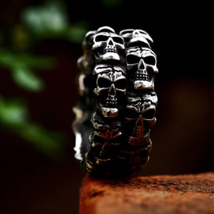 Magnifique Bague Tête de Mort Cercle Macabre