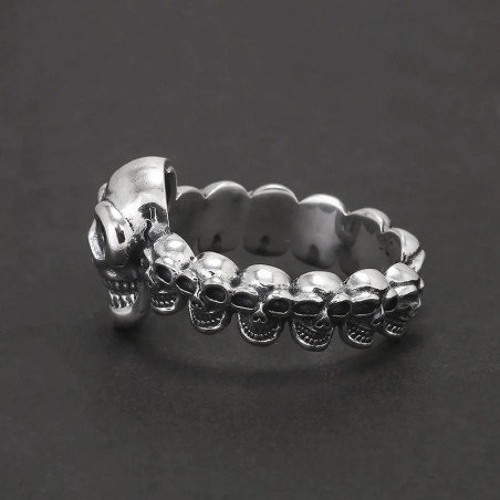 Vue de Cote Bague Tête de Mort "Armée du Silence" - Argent Sterling 925