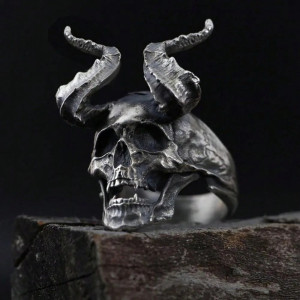 Bague Tête de Mort "Cornes du Néant"