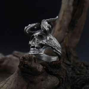 Bague Tête de Mort "Cornes du Néant"
