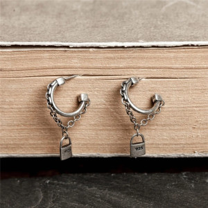 Boucles d’Oreilles Goth Rock 'Chaînes du Verrou Sombre' – Argent 925