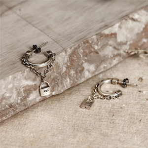 Boucles d’Oreilles Goth Rock 'Chaînes du Verrou Sombre' – Argent 925