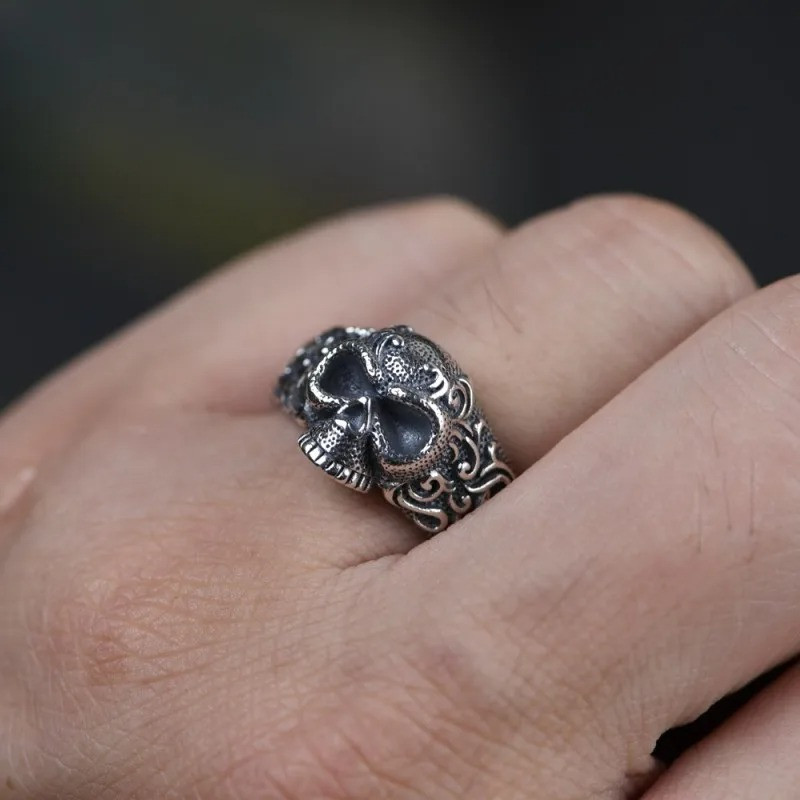 Vue Portée Bague Tête de Mort “Chant Sépulcral” - Argent 925