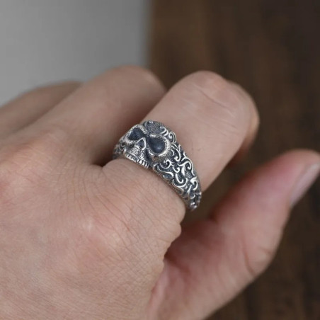 Vue Portée Bague Tête de Mort “Chant Sépulcral” - Argent 925