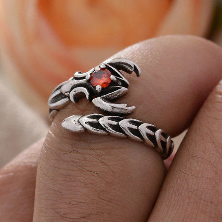 Vue Portée Bague Goth Ajustable Faune des Ténèbres "Le Scorpion Sanglant"