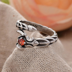 Bague Goth Ajustable Faune des Ténèbres "Le Scorpion Sanglant"