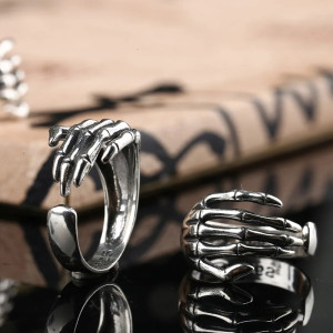Bague Ajustable Puck Rock Squelette & Outre-Tombe "L'Étreinte du Spectre"