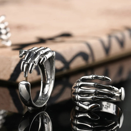 Bague Ajustable Puck Rock Squelette & Outre-Tombe "L'Étreinte du Spectre"